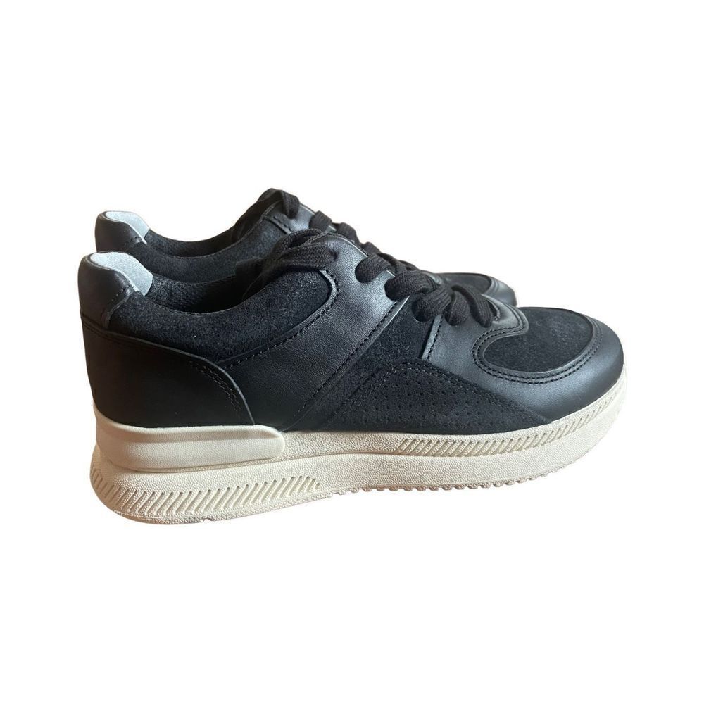 O By Everlane Tread The Trainer Sneakers
Black Leather Unisex W6 M4